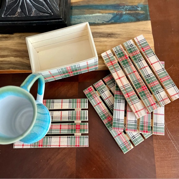 Mini Pallet & Crate Coaster Set Red Green Plaid. 4 Coasters w/ crate - Picture 6 of 6